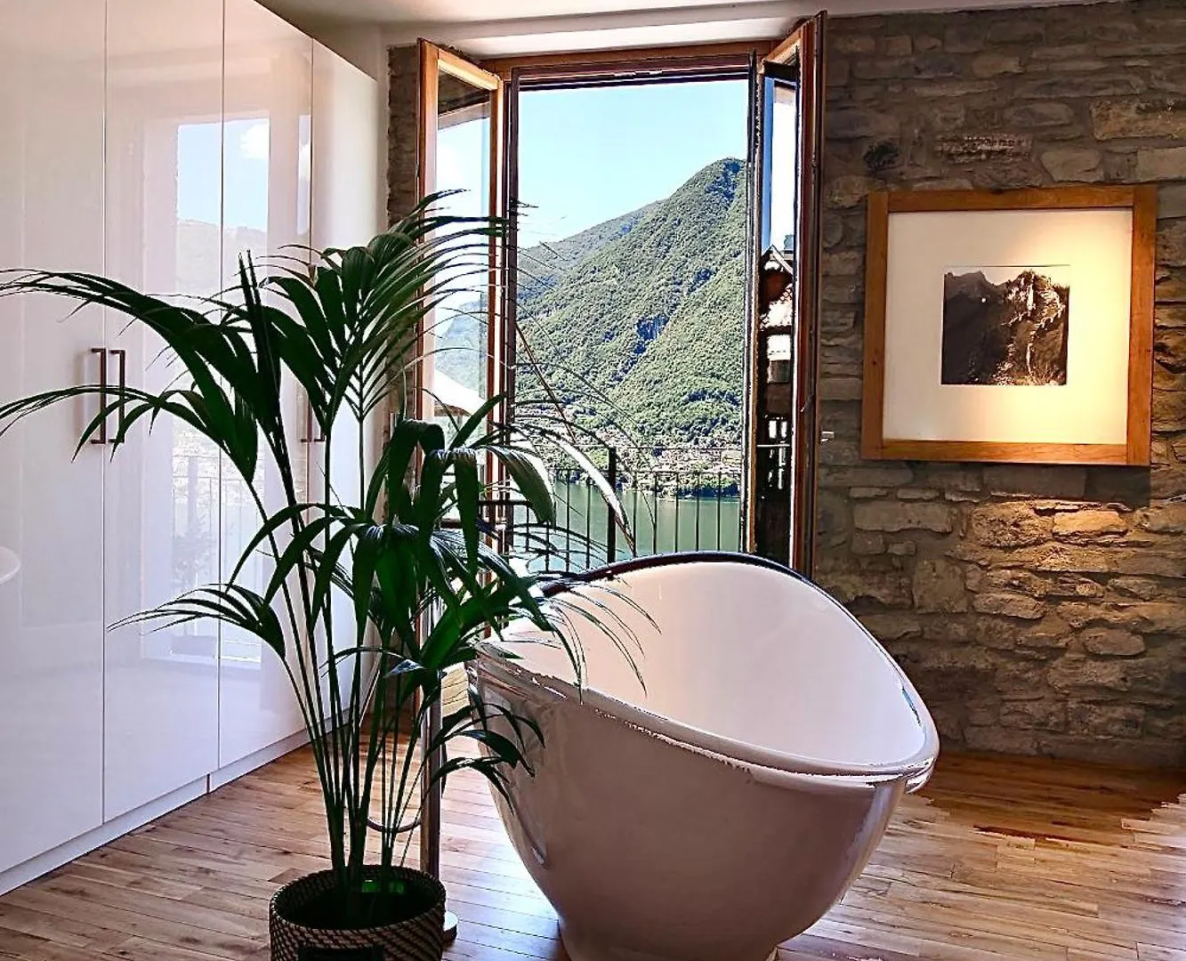 Romantic & Private Lake Como Village House Pognana Lario 0*,  Italia